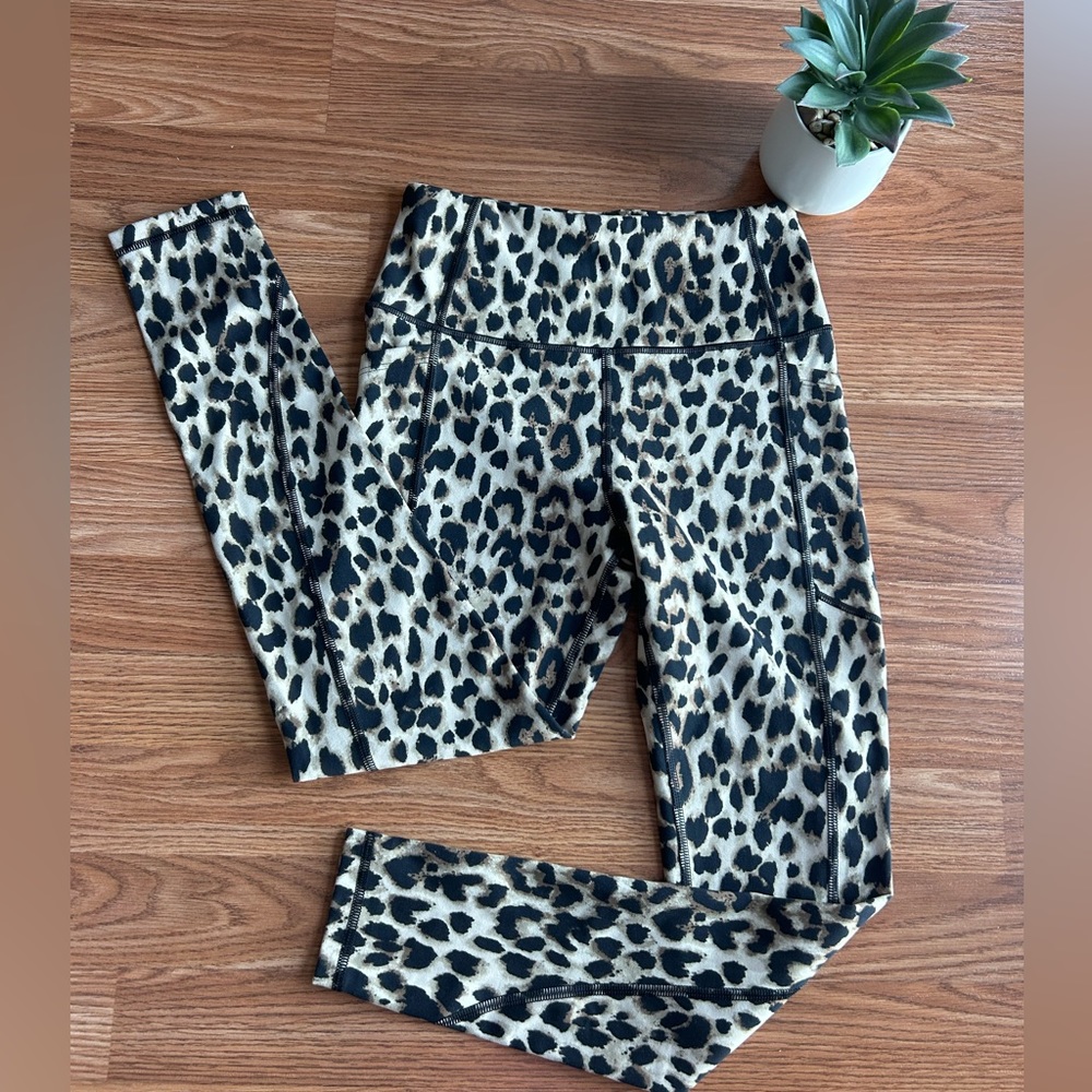 💖Victoria’s Secret Leopard print yogaband leggings 💖